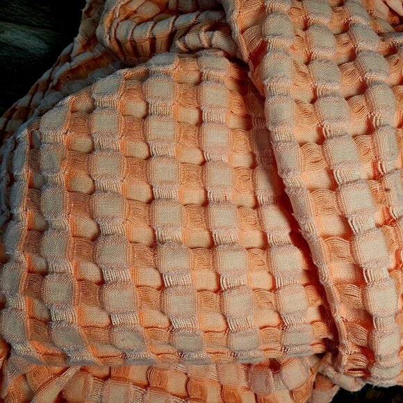 Bedsure Peach Waffle Knit Bamboo Cotton Cooling Queen Blanket Lightweight 90 In - Picture 4 of 6